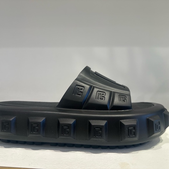 BNWT Balmain Ari Slides! - Picture 4 of 5